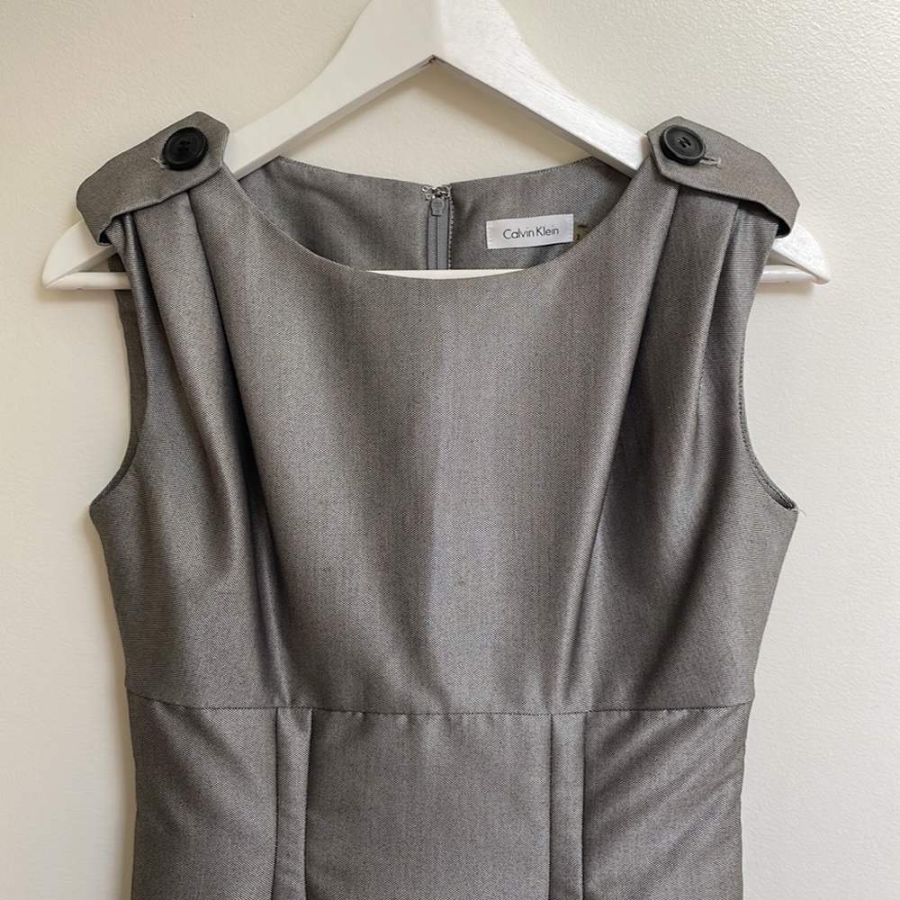 Calvin Klein Grey Silver Sleeveless Tailored Knee Length Dress. Size 2.